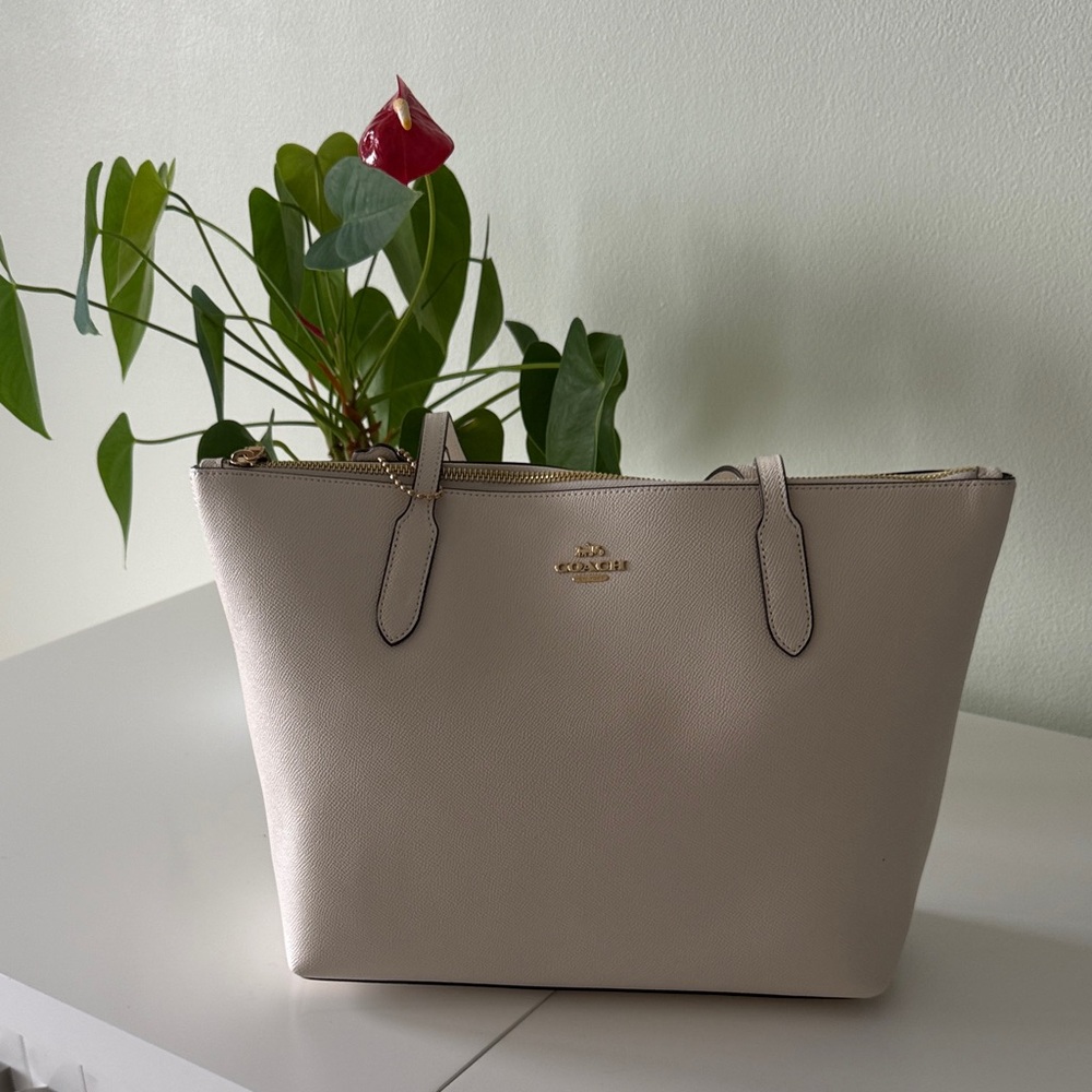 EUC Coach Outlet Zip Top Tote. Color: Chalk. - Picture 11 of 15